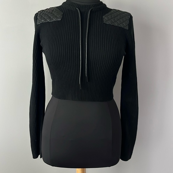 The Kooples Black Knit Quilted LeatherShoulder Patch Cropped Sweater sz 3/Large - Picture 7 of 15